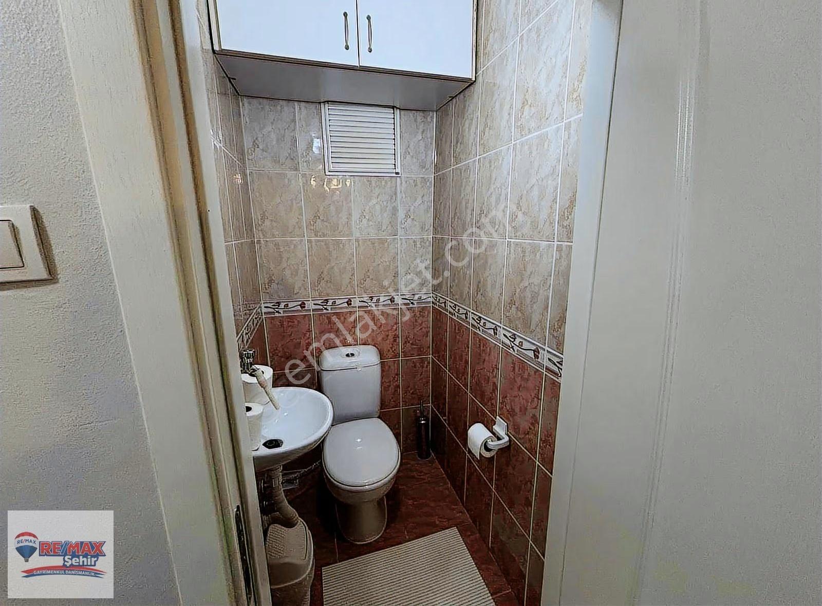 Remax Şehir'den Yalova Merkezde Rüstempaşa Mah Satılık 2+1 Daire - Görsel 4