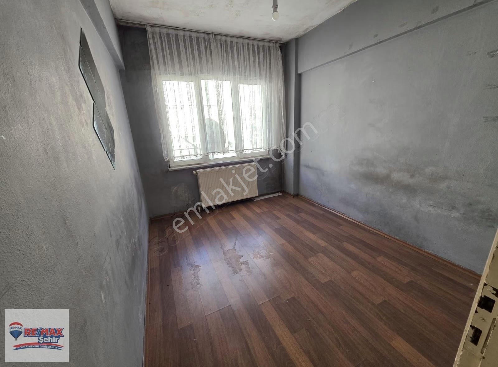Yalova Fatih Caddesinde Kentsel Dönüşüme Uygun Satılık Daire - Görsel 5