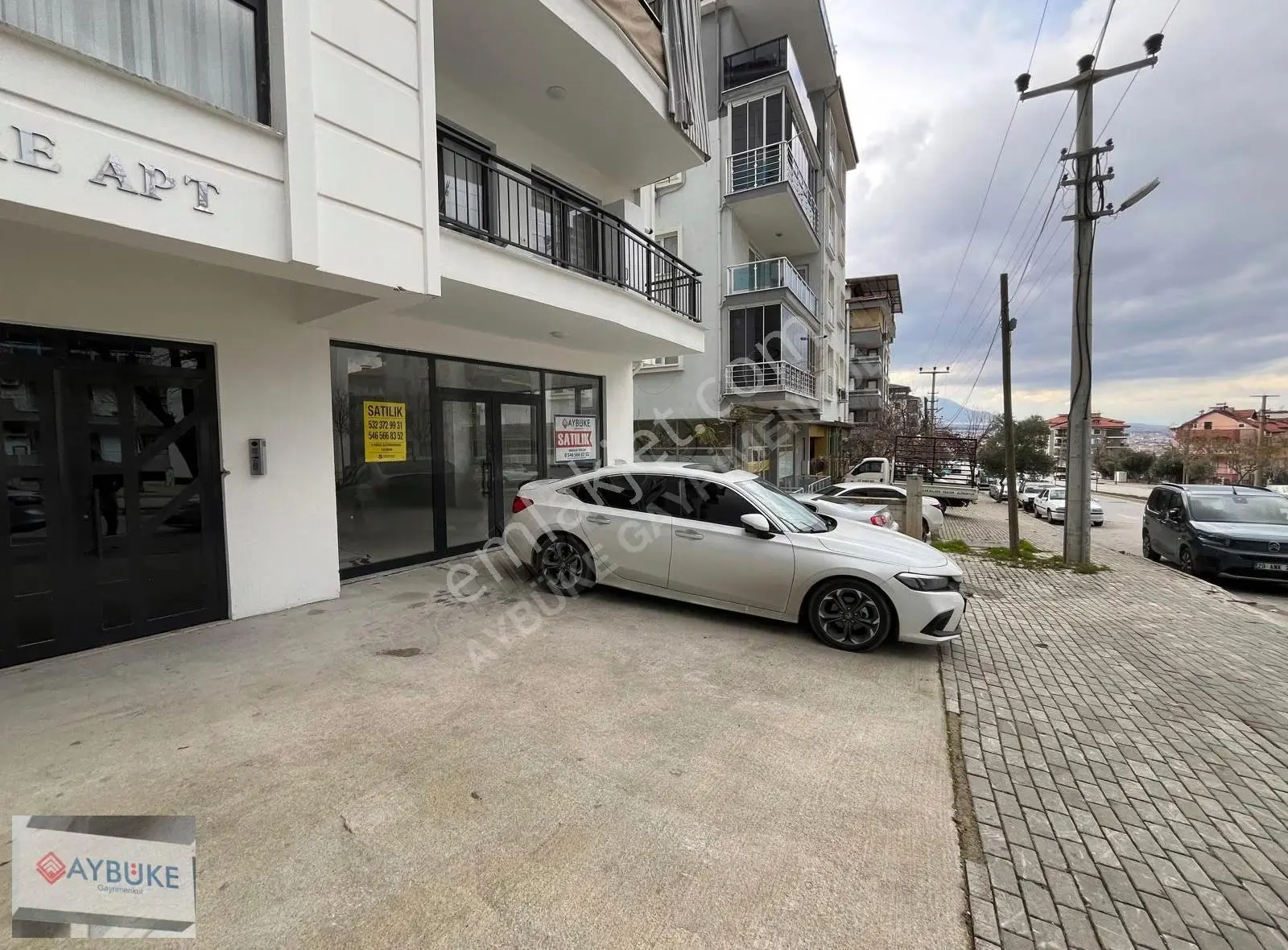 Zümrüt Evlere Yakın Cadde Üstü Kiralık 180 M2 Dükkan