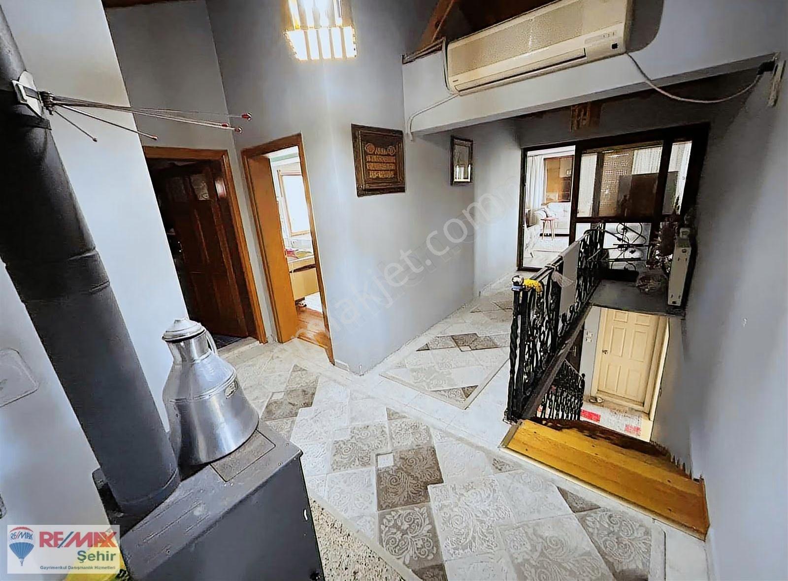 Re/max Şehir'den Yalova Merkezde Satılık Müstakil Ev - Görsel 27