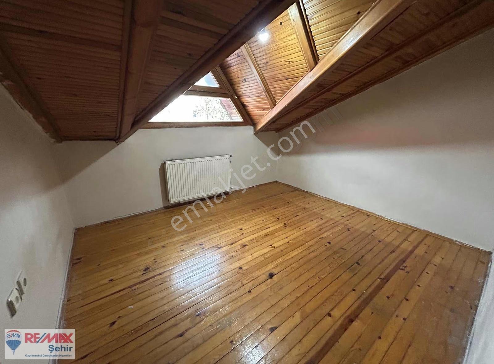 Re/max Şehir'den Yalova Merkezde Satılık Müstakil Ev - Görsel 24
