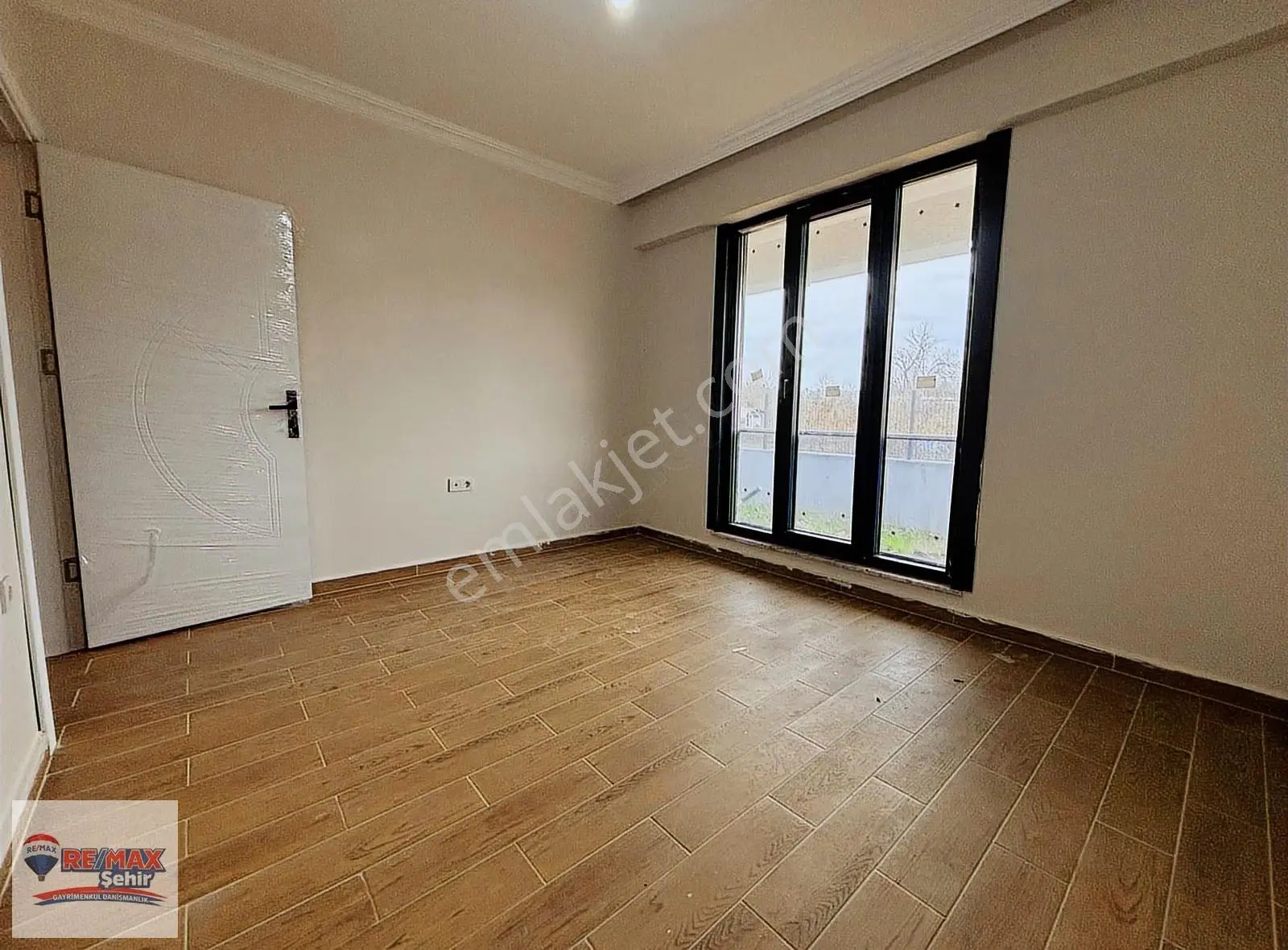 Remax Şehir'den Kadıköy'de Açık Otoparklı Satılık 1+1 Daire - Görsel 15