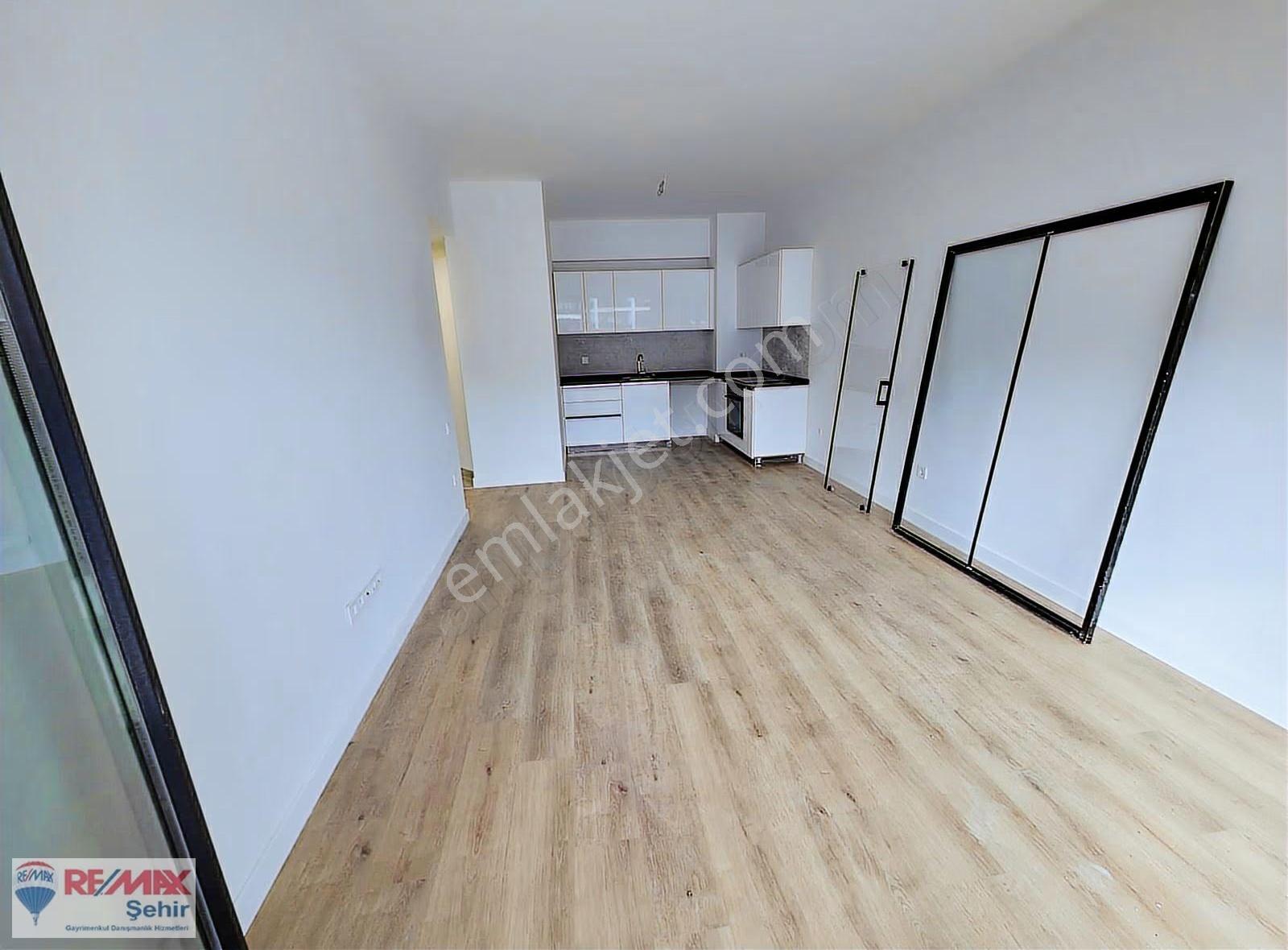 Remax Yalovadan Kadıköy Elegant Park Sitesinde 1+1 Arakat Daire - Görsel 8