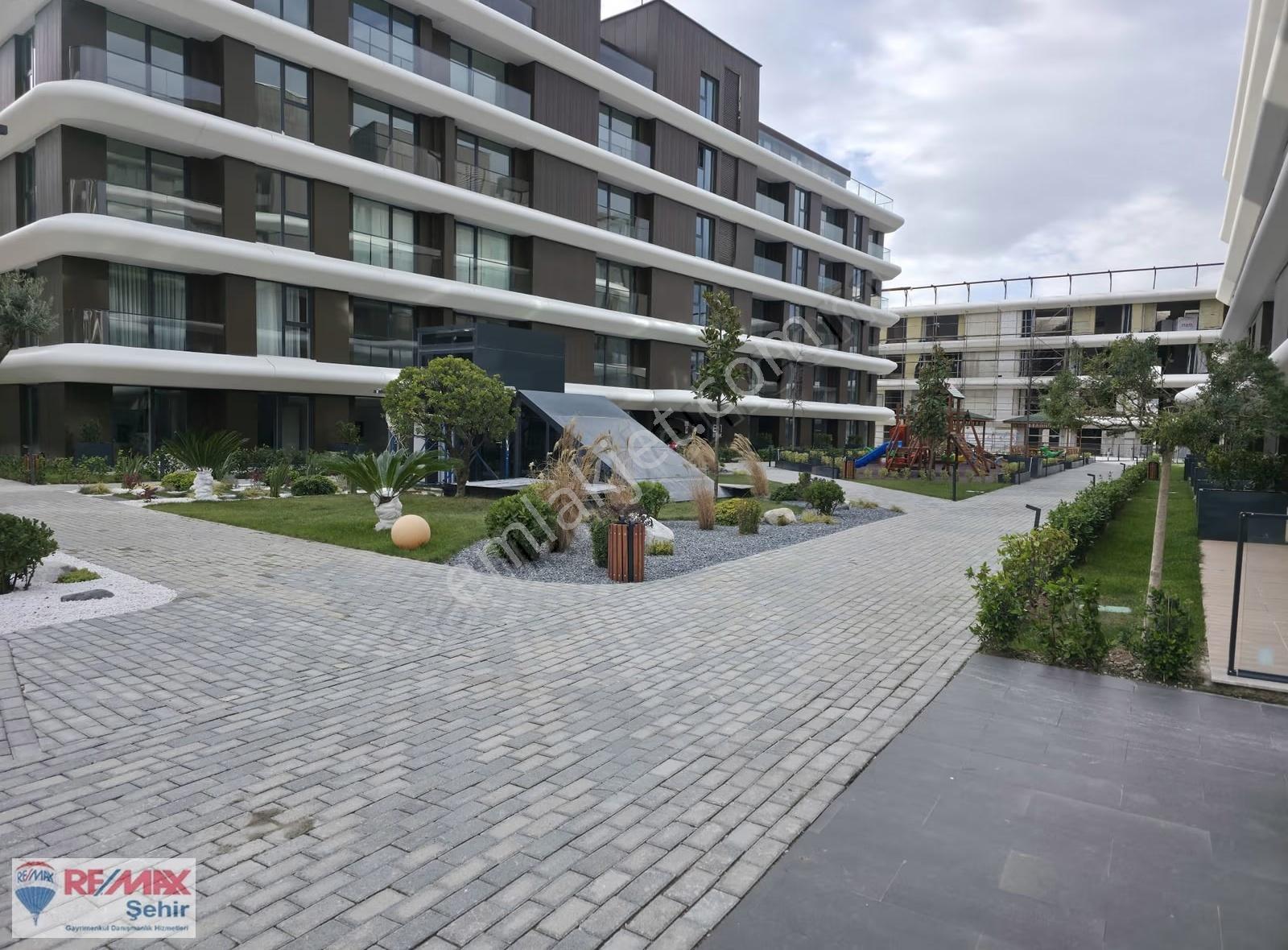 Remax Yalovadan Kadıköy Elegant Park Sitesinde 1+1 Arakat Daire - Görsel 15