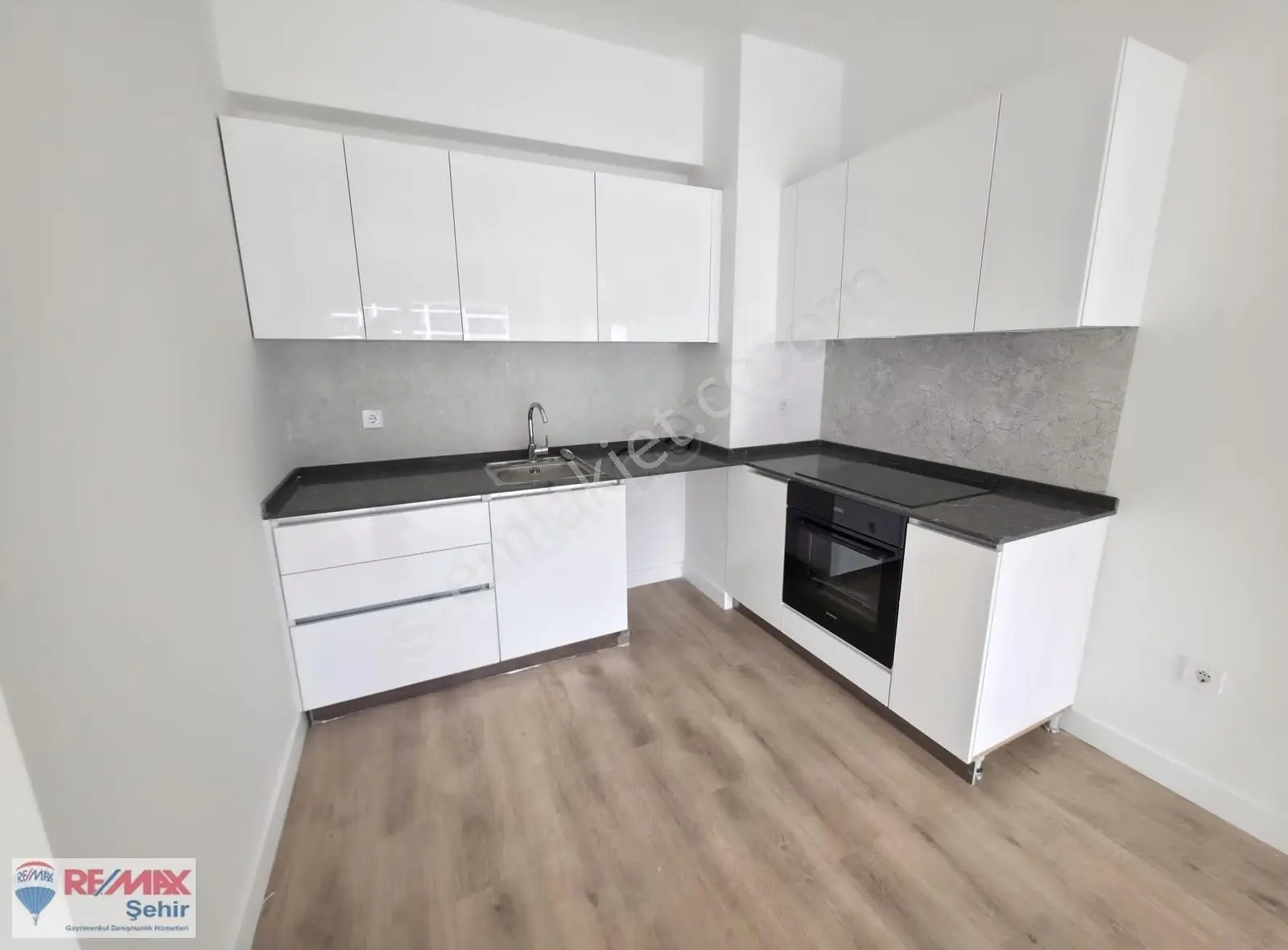 Remax Yalovadan Kadıköy Elegant Park Sitesinde 1+1 Arakat Daire - Görsel 32