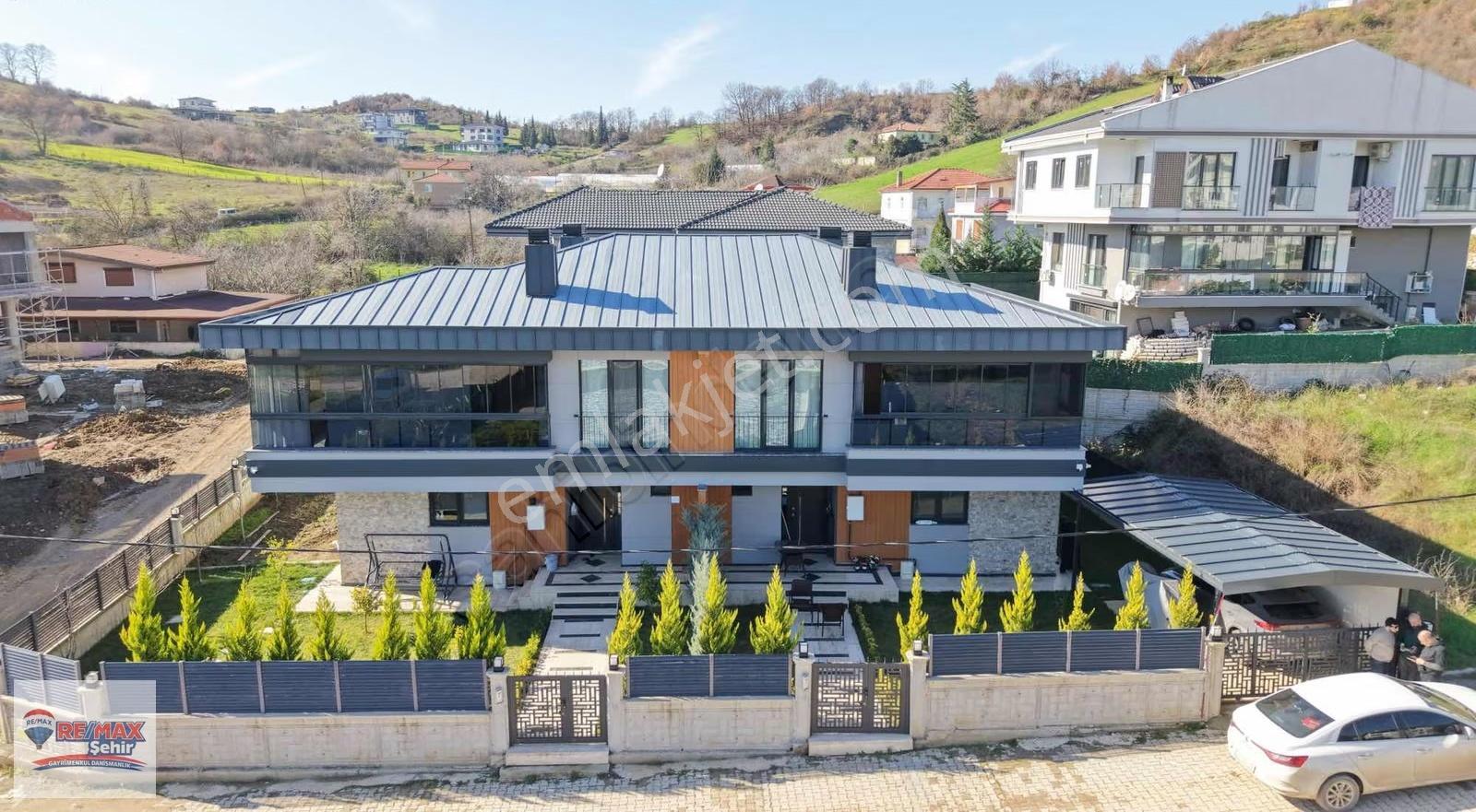 Remax Şehir'den Kadıköy'de Satılık Lüks Villa