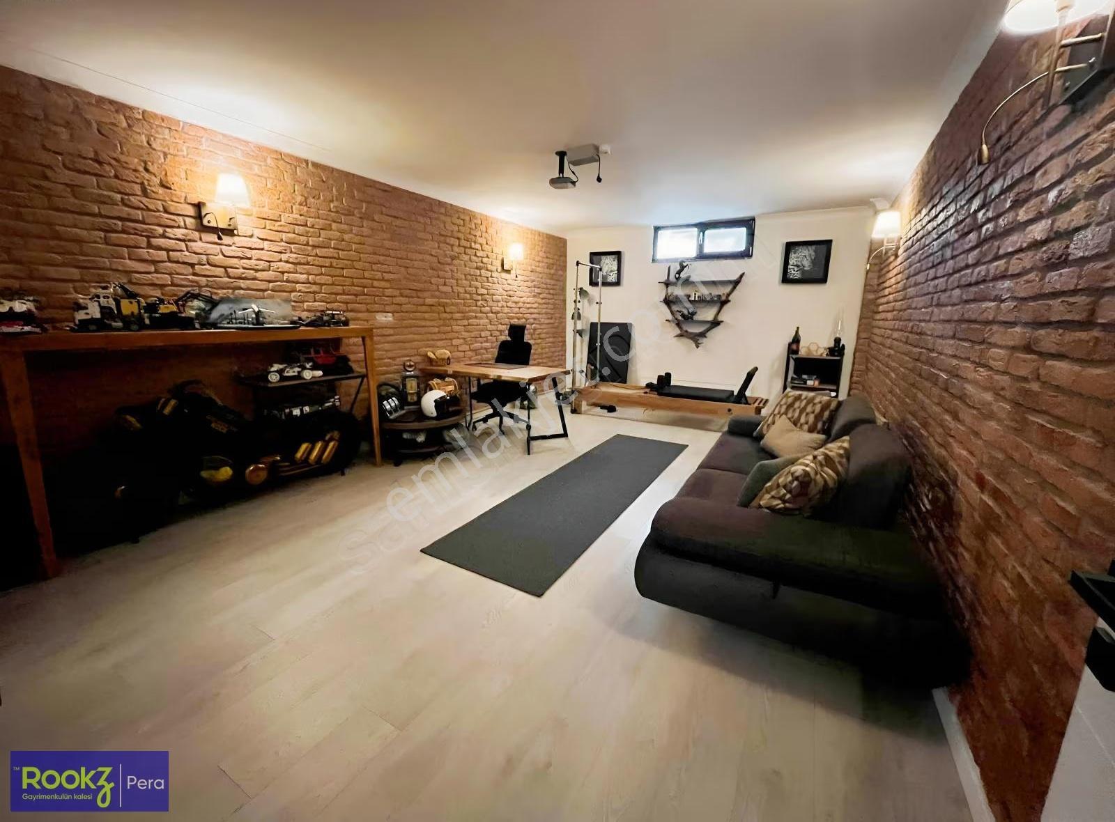 Serdivan Bağlantısında Geniş Yaşam Alanlı Site İçi 7+1 Villa - Görsel 12