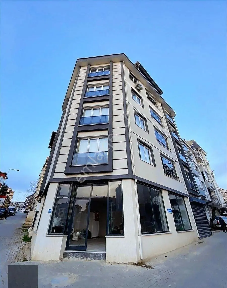Nexus'tan Soğancılar Caddesine Yakın Geniş 100 M2 Satılık Dükkan