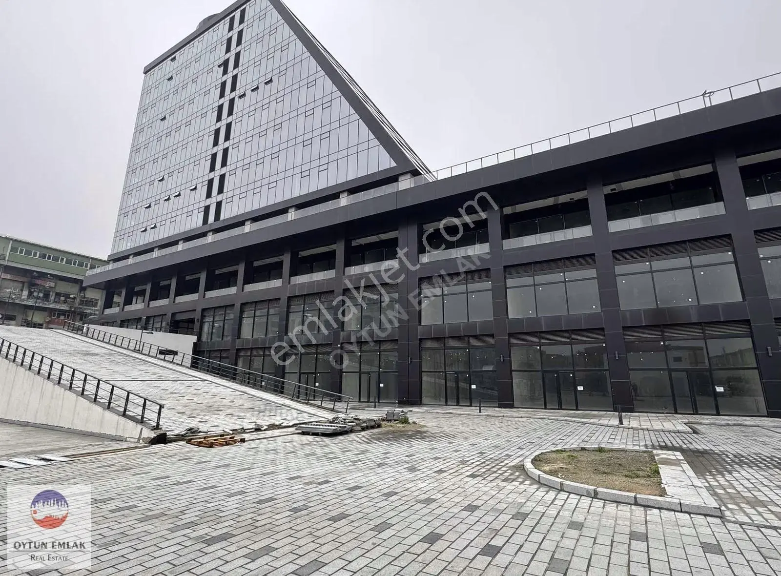 Bios İstmall Çarşı İçerisinde Kiralık Boş Dükkan Yeri 130 M² - Görsel 2
