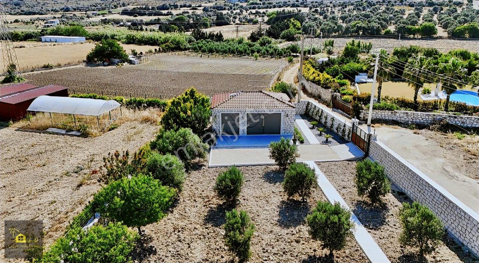 Çeşme'de Satılık 2650m2 Arazi İçerisinde Satılık Tam Müstakil - Görsel 3