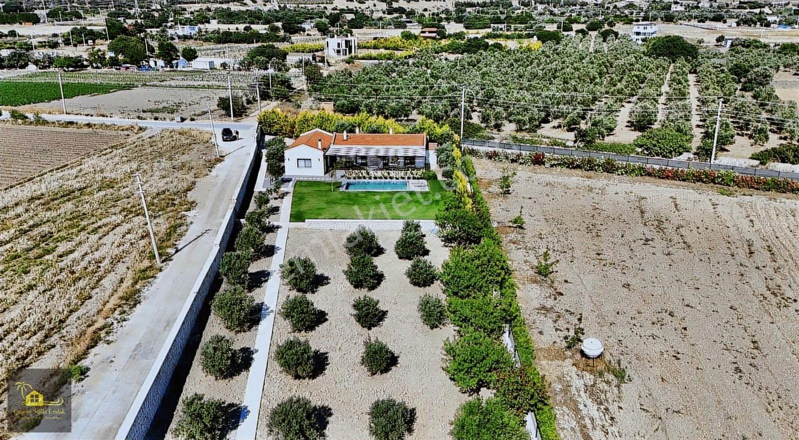 Çeşme'de Satılık 2650m2 Arazi İçerisinde Satılık Tam Müstakil - Görsel 4