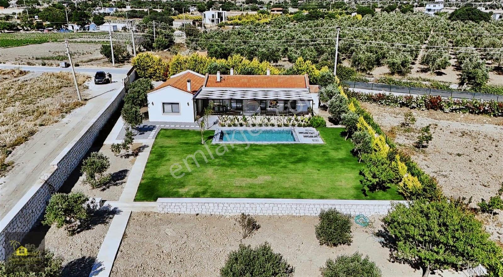 Çeşme'de Satılık 2650m2 Arazi İçerisinde Satılık Tam Müstakil