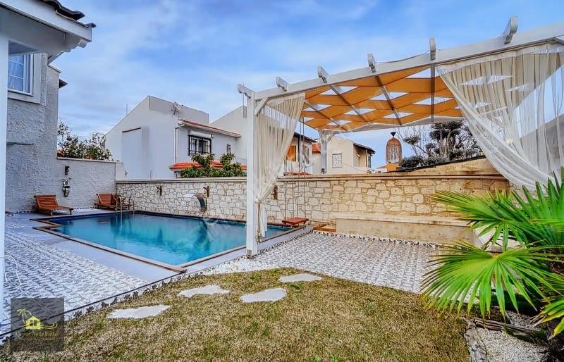 İzmir Çeşme Alaçatı Müstakil Havuzlu 4+1 Kiralık Lüks Villa - Görsel 13