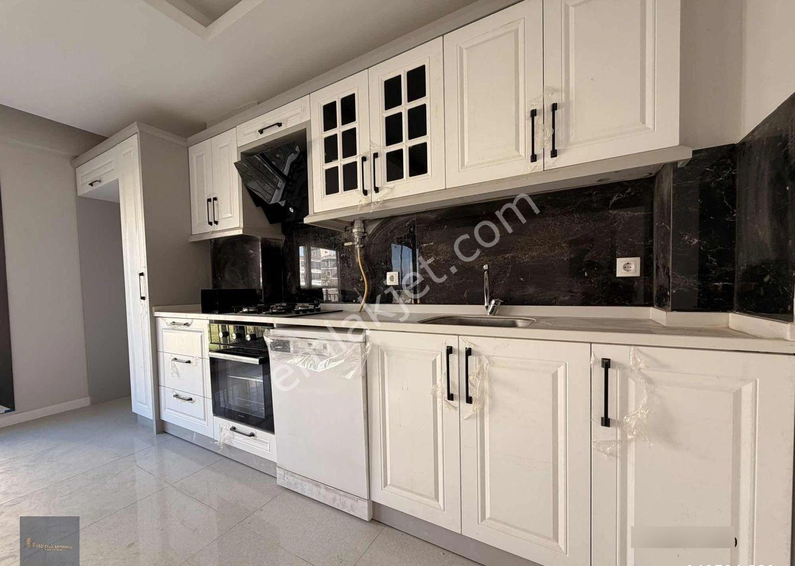 Cumhuriyet Mahallesinde 2+1 Ful Beyaz Eşyalı Satılık Daire