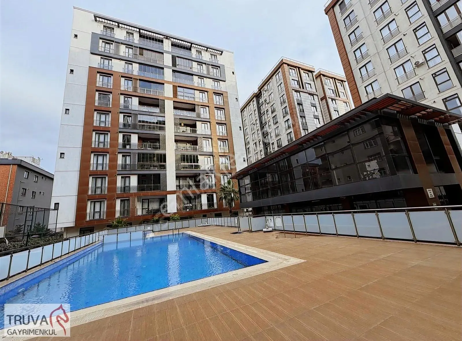 Ebeveyn Banyolu Balkonlu 2+1 | Havuzlu Site İçinde Satılık