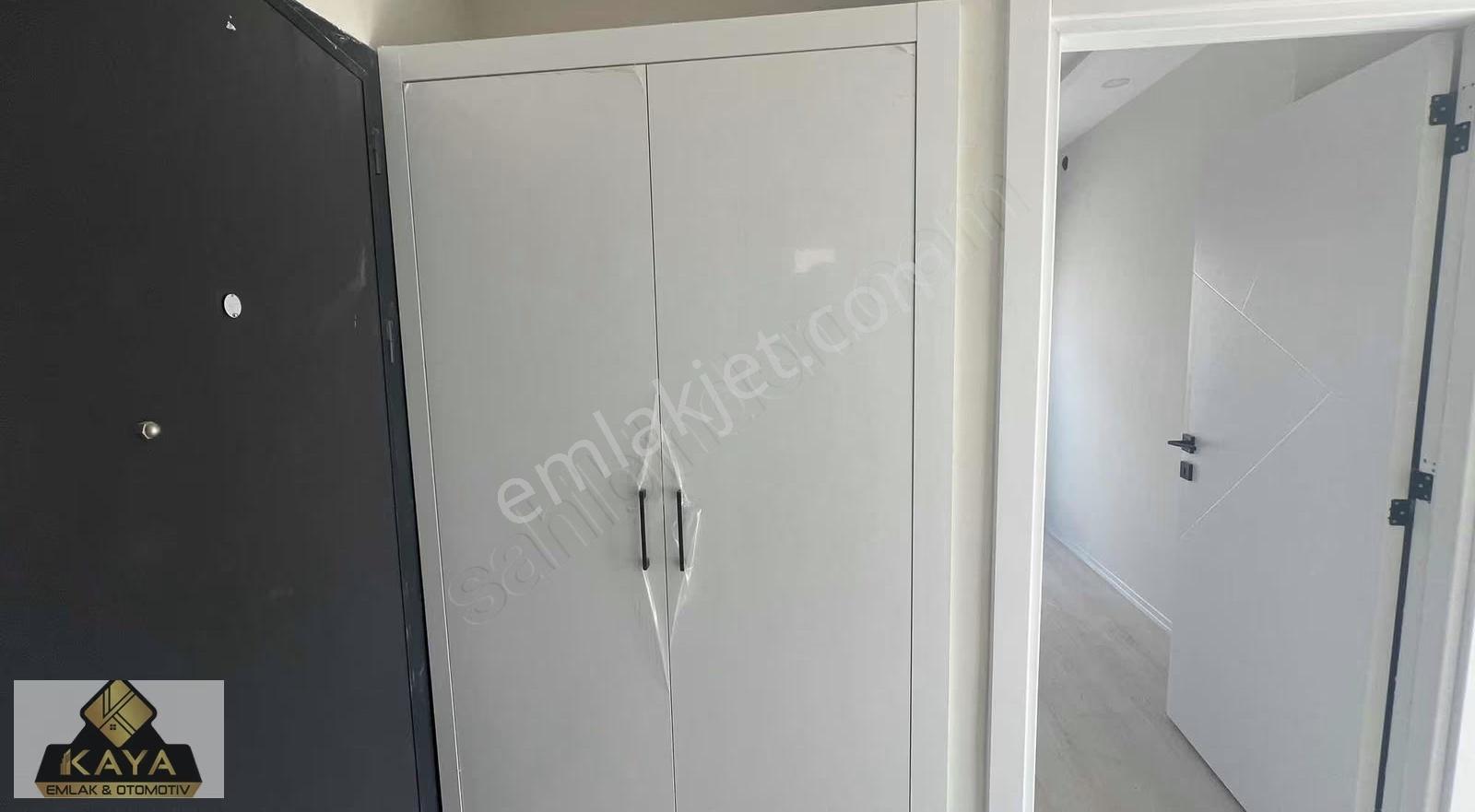 Caddeye Yakın Bahçeye Açılan Özel Kapılı Ayrı Mutfaklı 2+1 - Görsel 14
