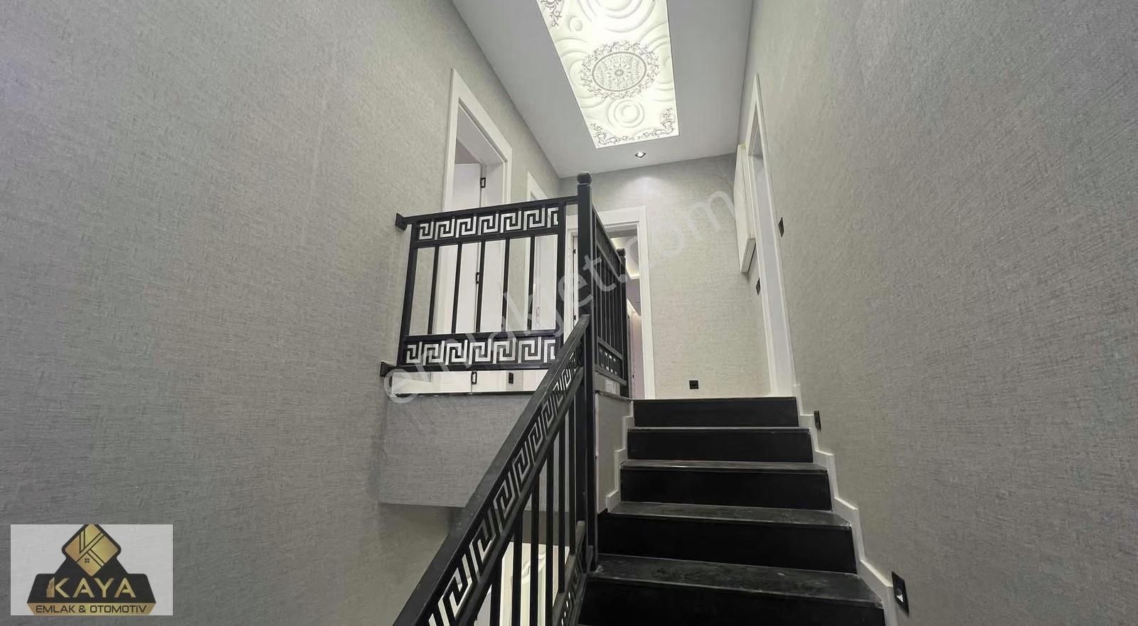 Döşemealtı Merkezde Lüks Giyinme Odalı Geniş 4+1 Villa - Görsel 12