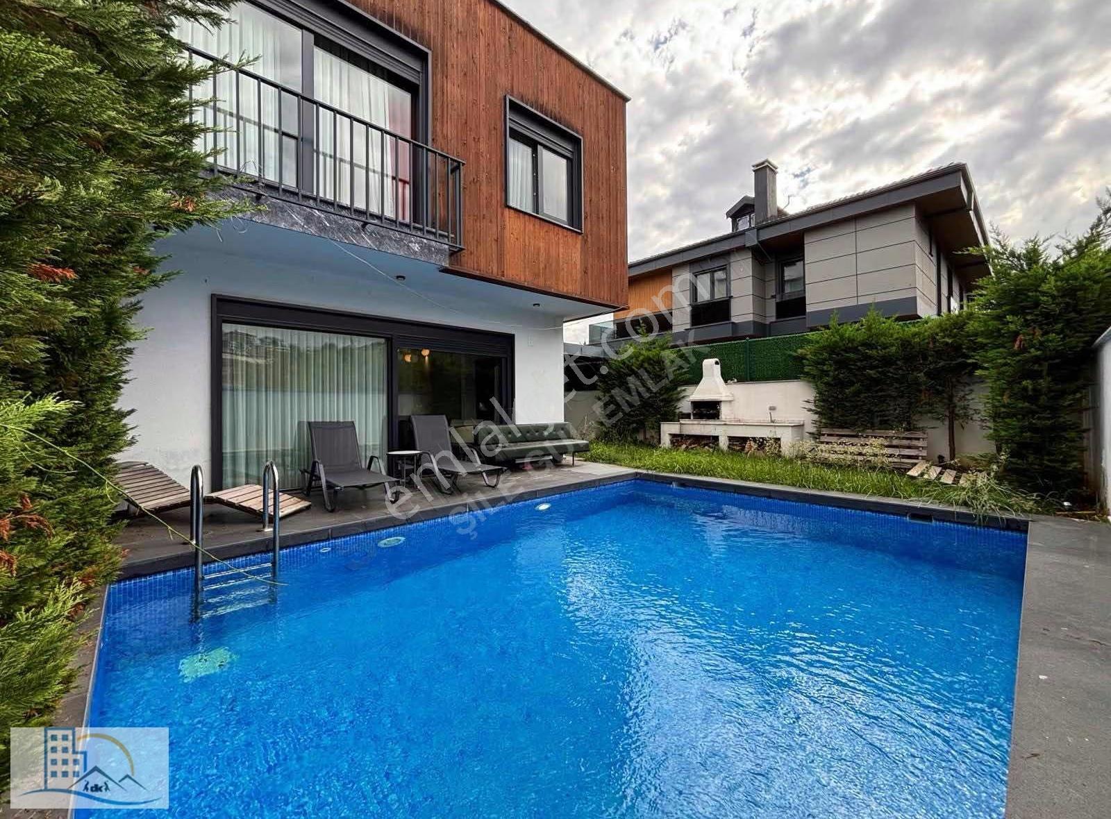 Şilede Özel Havuzlu, Müstakil, Ferah Triplex Kiralık Villa