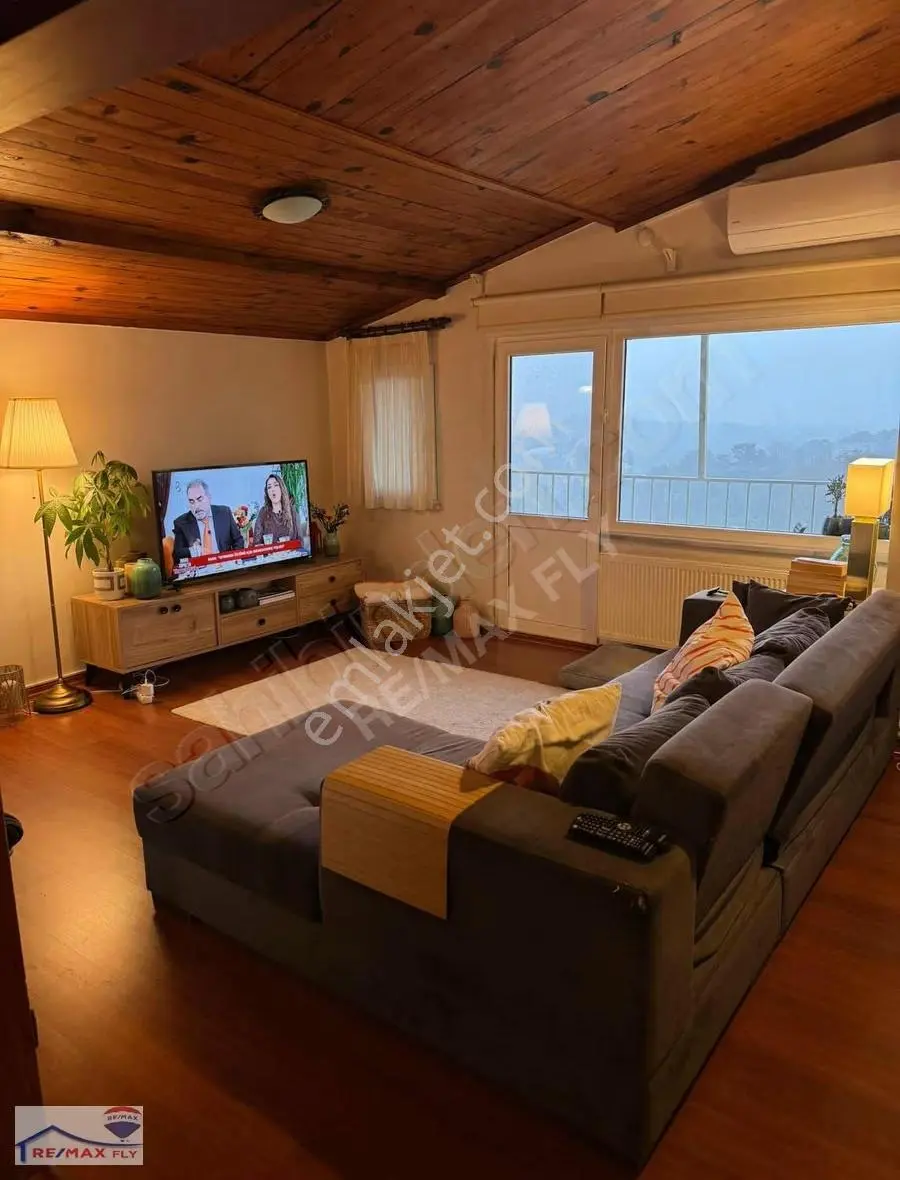 Hacıosman Sevgi Sitesinde Boğaz Manzaralı 2+1 Kiralık Daire