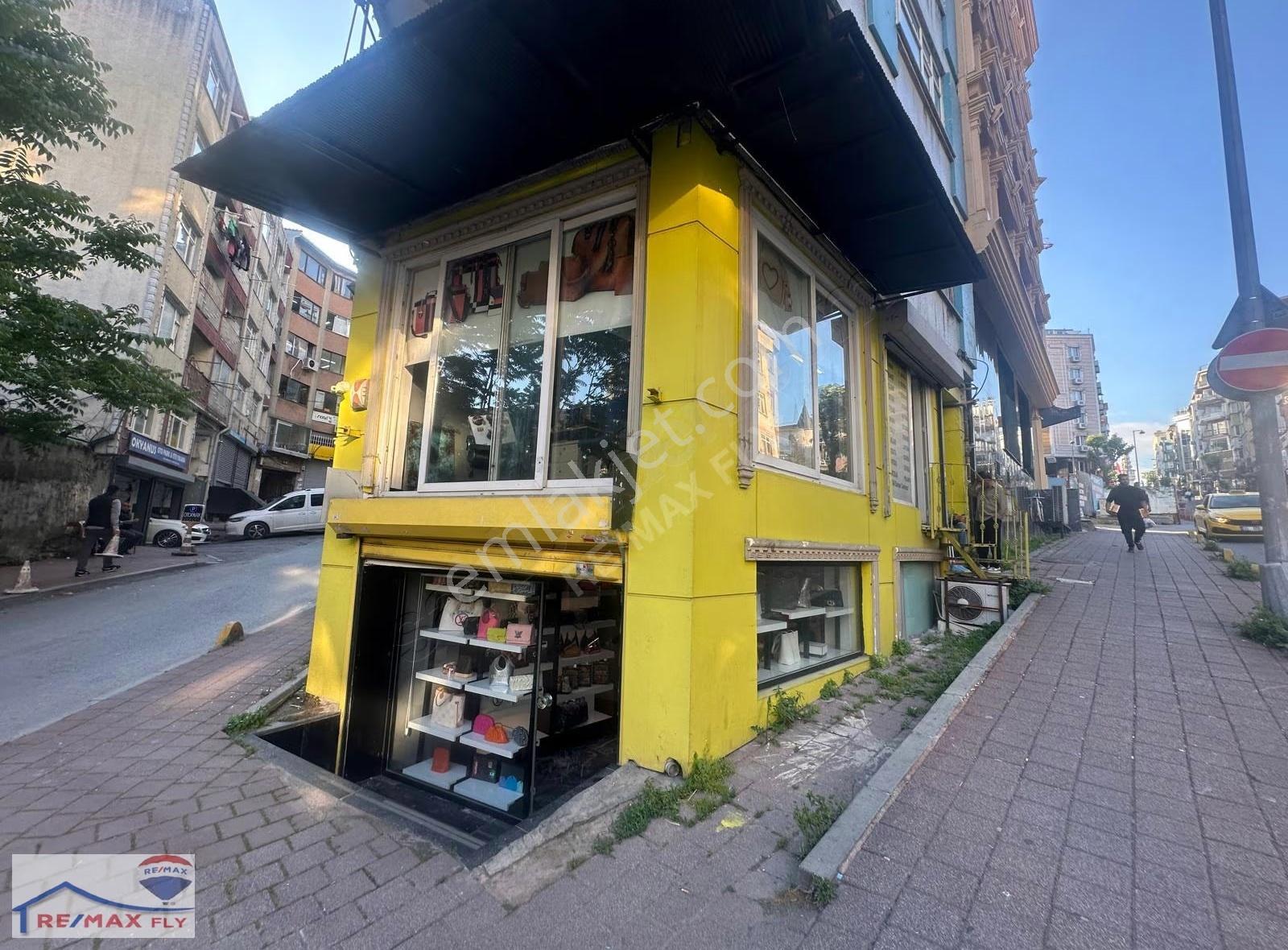 Beyazıt'ta, Geniş Vitrinli Dükkan Kiralık! - Görsel 7
