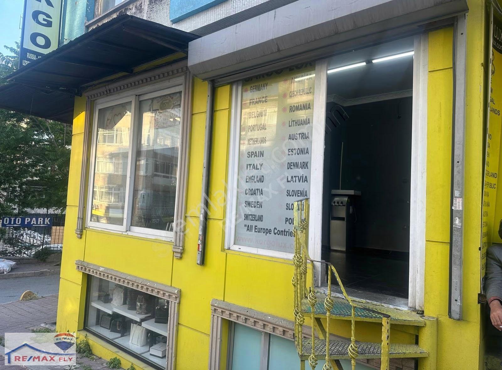 Beyazıt'ta, Geniş Vitrinli Dükkan Kiralık! - Görsel 4