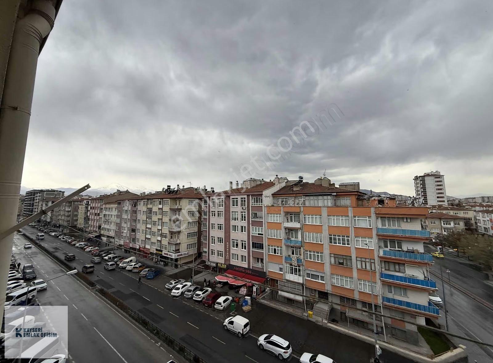 Fuzuli Caddesi Üzeri Köşe Başı 3+1 Satılık Daire - Görsel 8