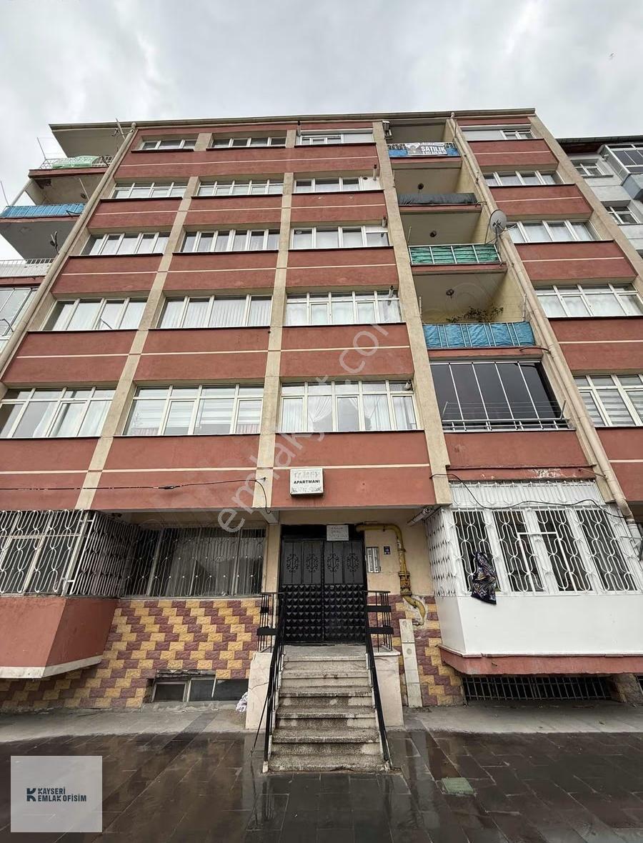Fuzuli Caddesi Üzeri Köşe Başı 3+1 Satılık Daire