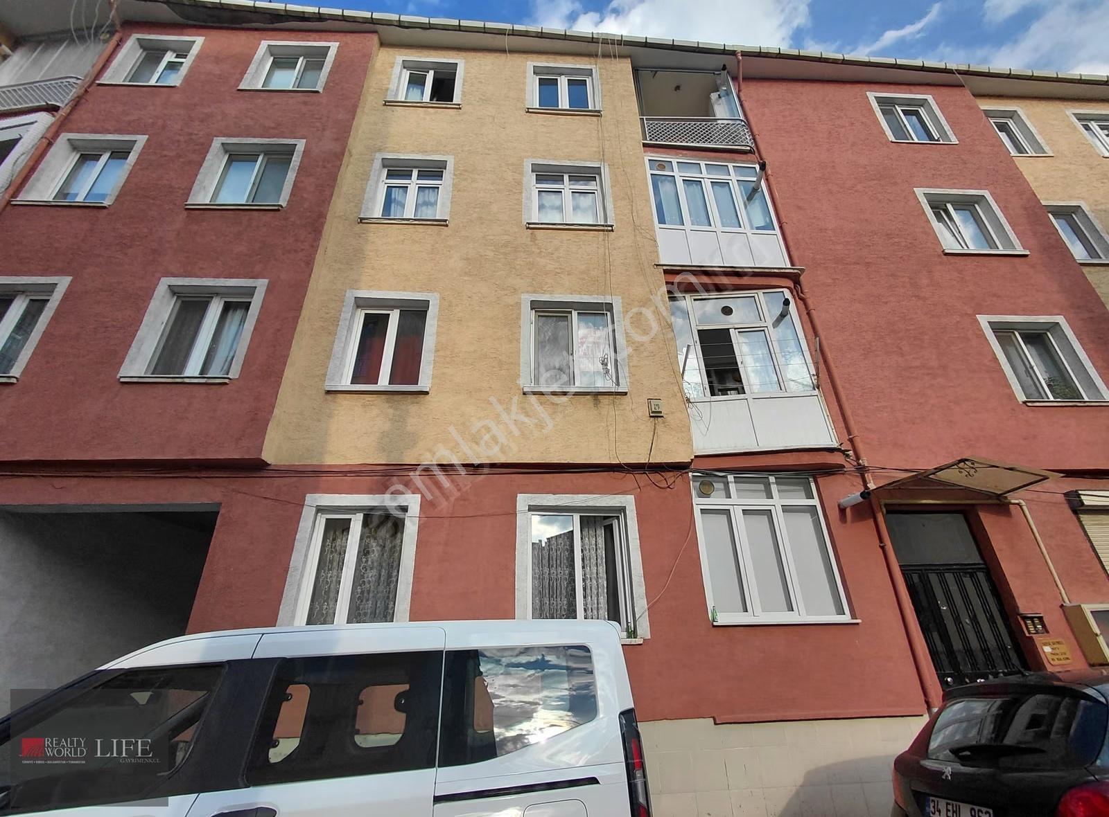 Rw Lıfe // Hayriye Mh.dumruloğlu Sk. Merkezde Satılık 2+1 Daire