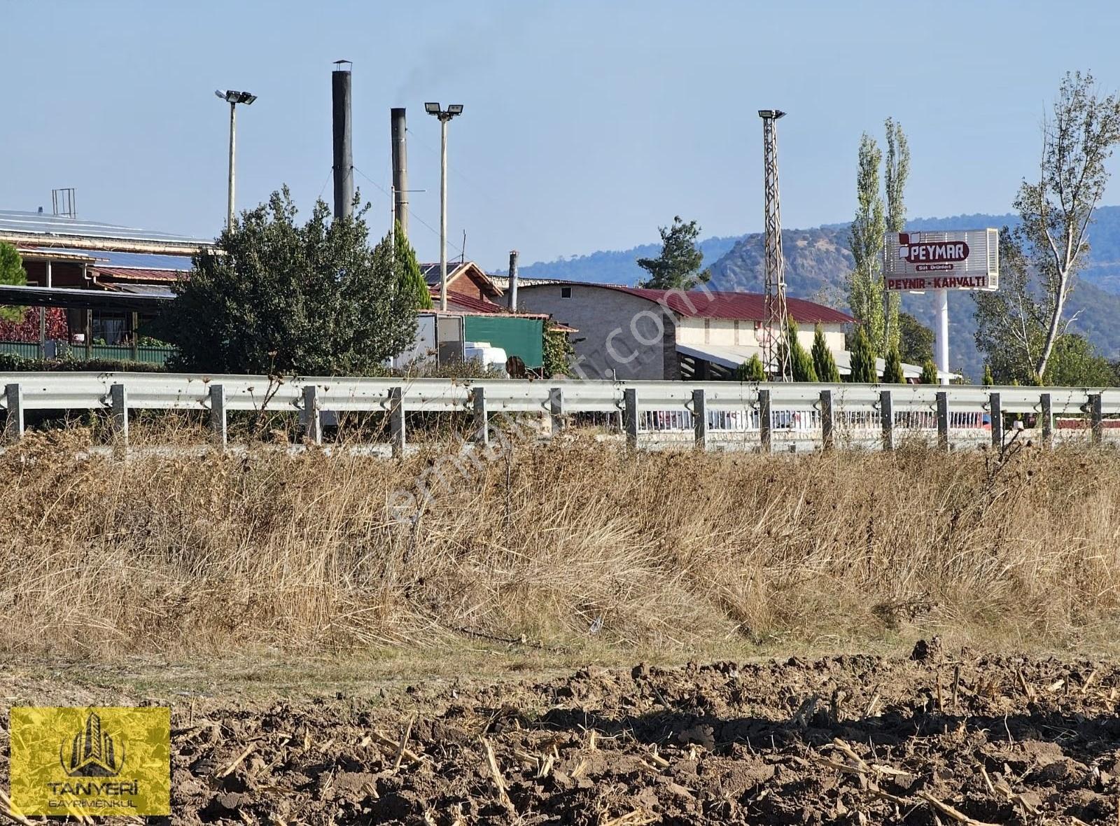 Çanakkale Ezinе'de Ana Yola Cephe 9477m² Tarla (takaslık)
