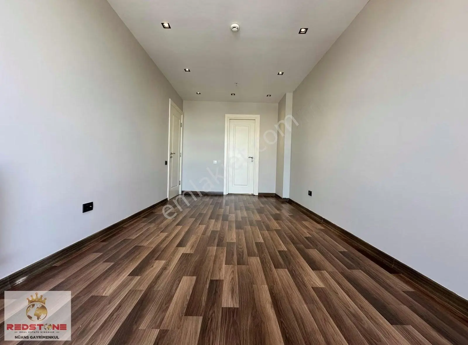 Meydan Halkalı Sitesi Satılık 2+1 Balkonlu Ebeveyn Banyolu Daire - Görsel 4