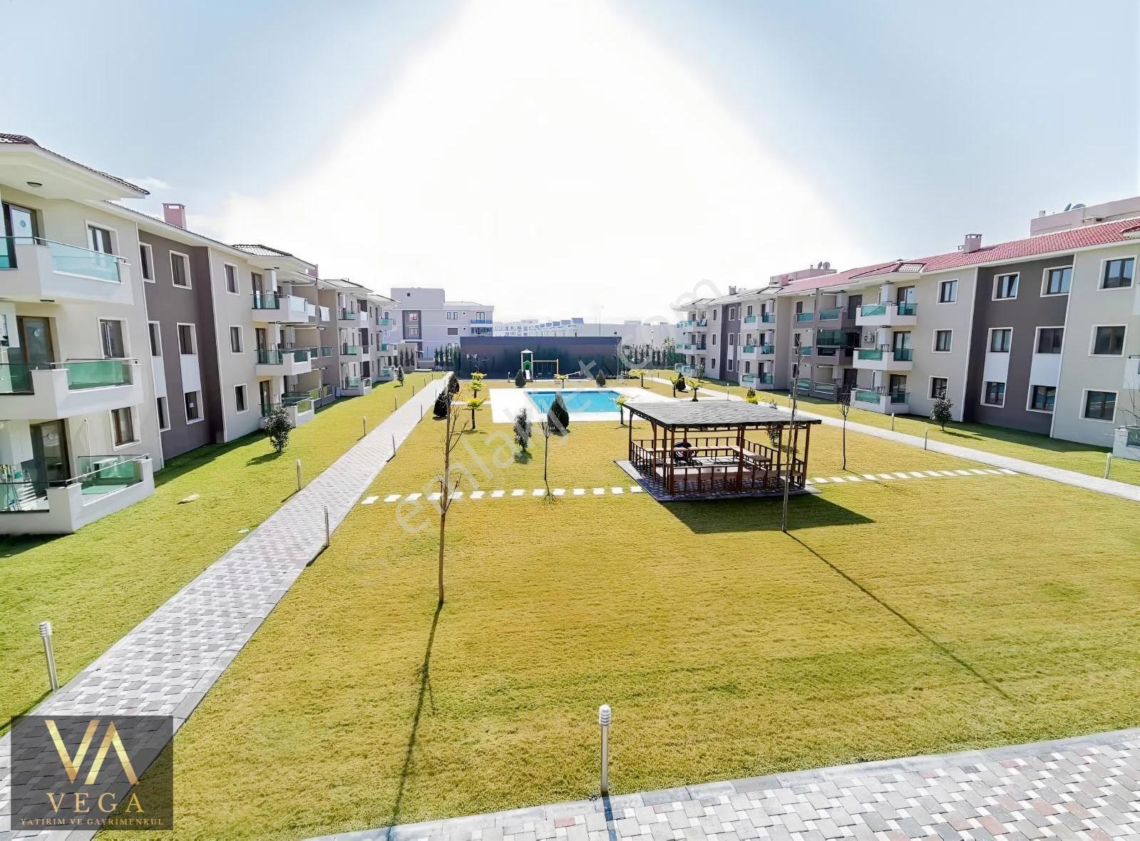 Vega'dan Villalar Bölgesinde 2+1 Site İçerisinde Satılık Daire