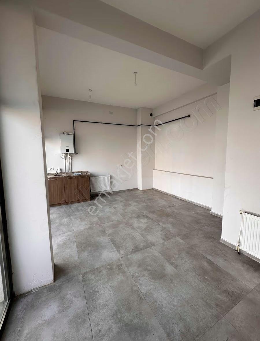 Atatürk Mahallesinde Öğrenci Apart Lokasyonu Kiralık Boş Dükkan - Görsel 17