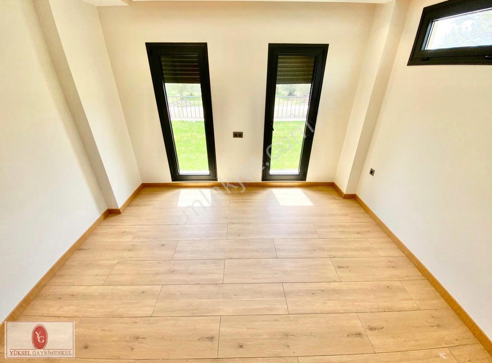 Yükselden Gürede Özel Tasarım Mimarıya Sahip Havuzlu 4+1 Villa - Görsel 13