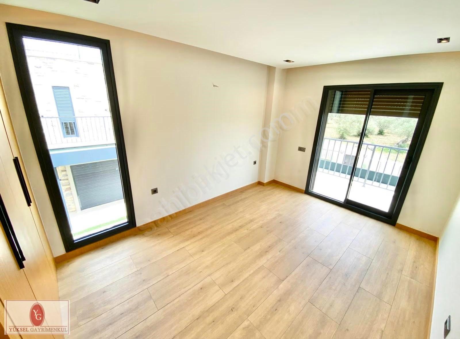 Yükselden Gürede Özel Tasarım Mimarıya Sahip Havuzlu 4+1 Villa - Görsel 25