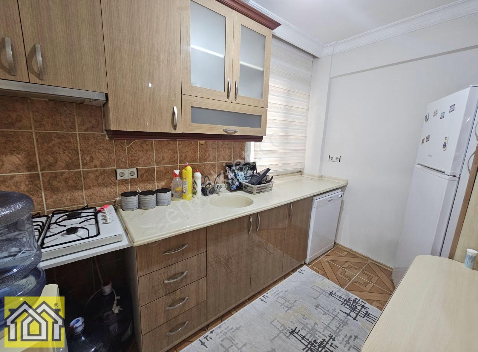Belediye Yakını 3+1 Eşyalı 32 Bin Tl Kiracılı Satılık Arakat
