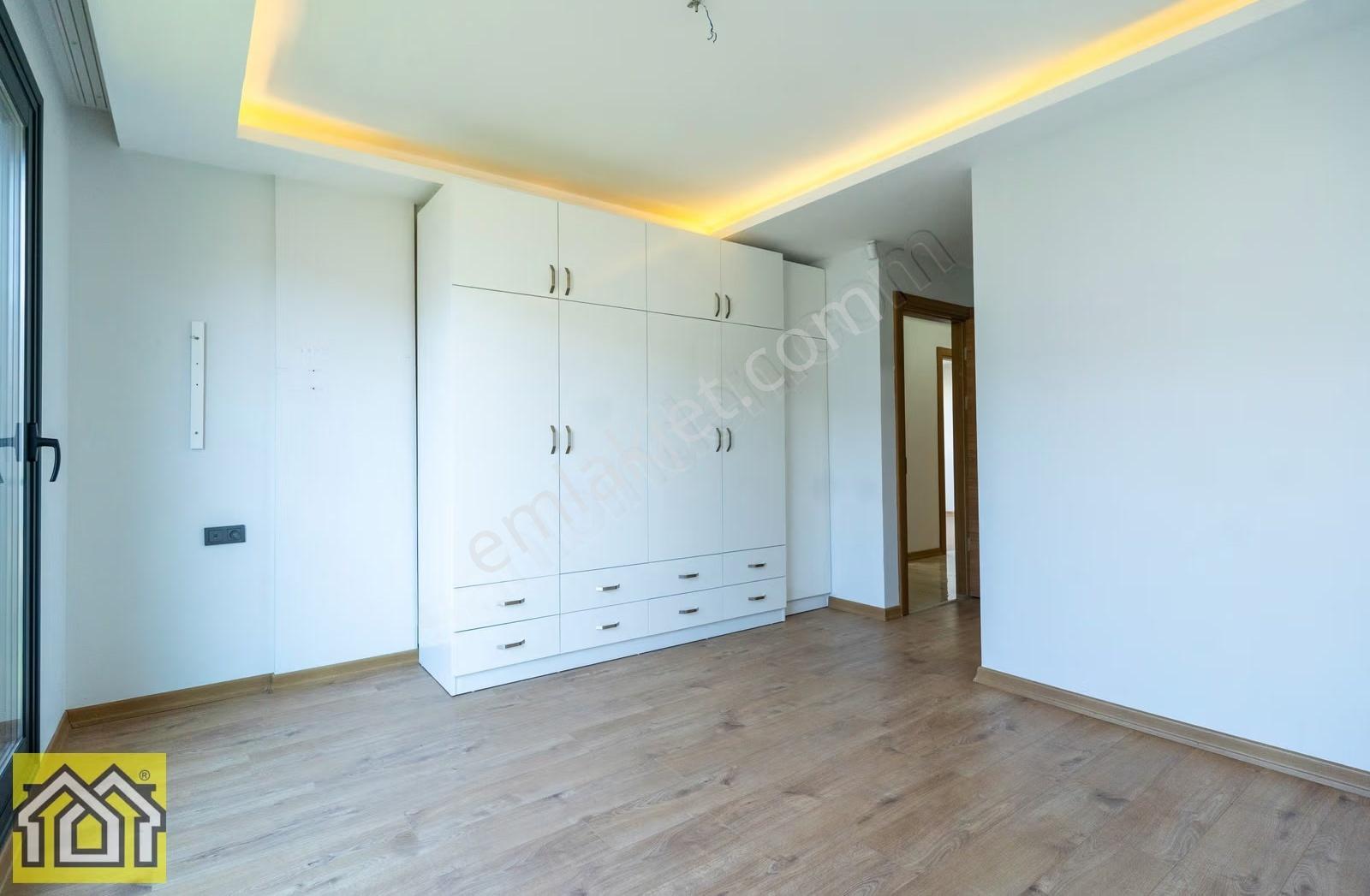 Güzelbahçede Denize 10 Metre,site İçinde Deniz Manzaralı Villa - Görsel 22