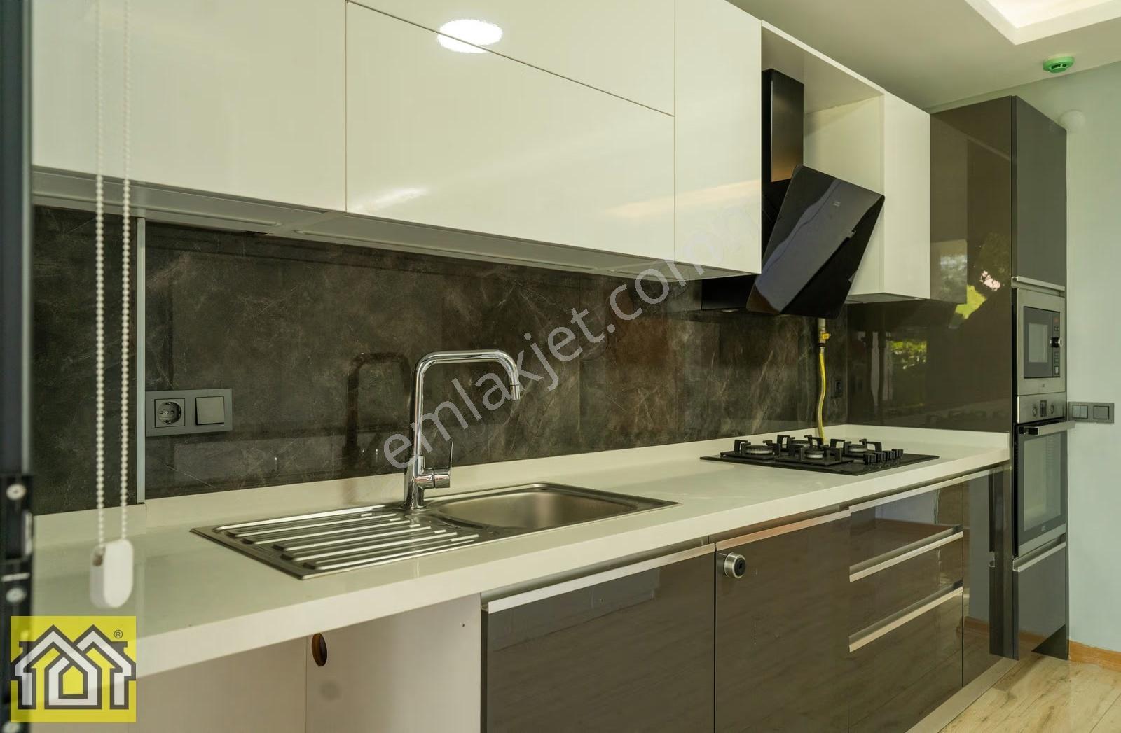 Güzelbahçede Denize 10 Metre,site İçinde Deniz Manzaralı Villa - Görsel 32