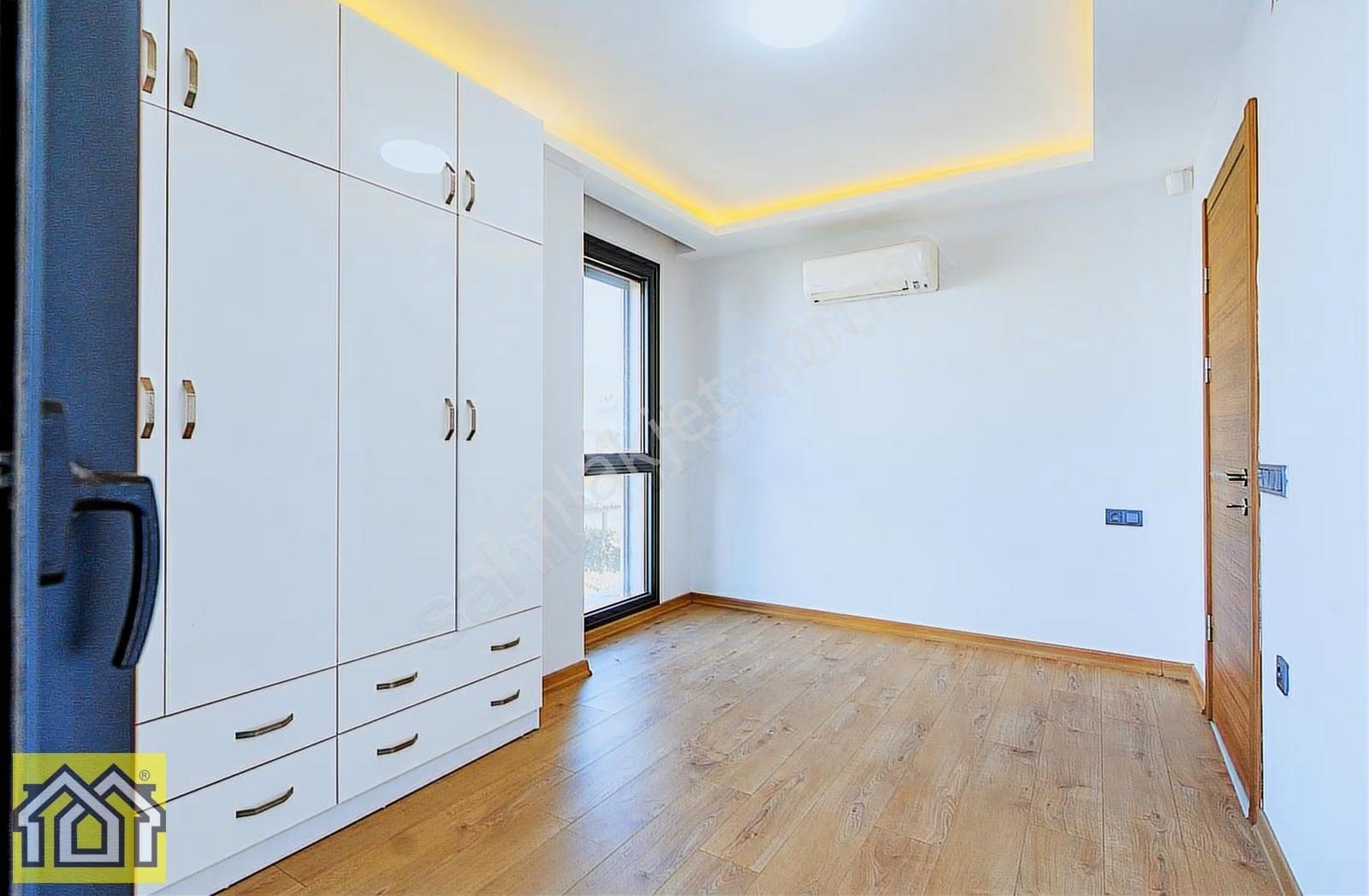 Güzelbahçede Denize 10 Metre,site İçinde Deniz Manzaralı Villa - Görsel 11