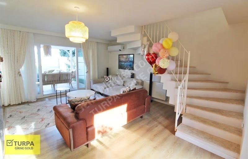 Yeni Foça Petra Koyu Aykent Sitesi'nde Lüks Eşyalı Kiralık Villa - Görsel 18