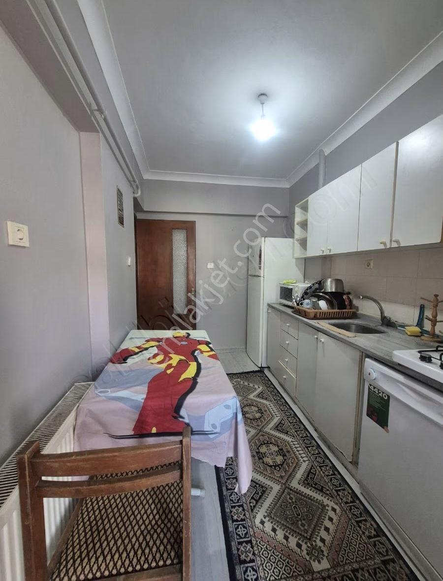 Çarşı Yakını 2+1 3.arakat Eşyalı Kiralık Daire