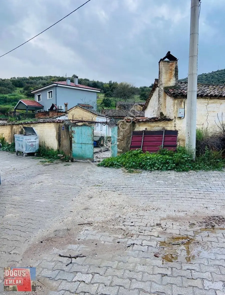 Tire Kurşak Köyü'nde Satılık Müstakil Ev (675m², 5+2, Ahırlı)