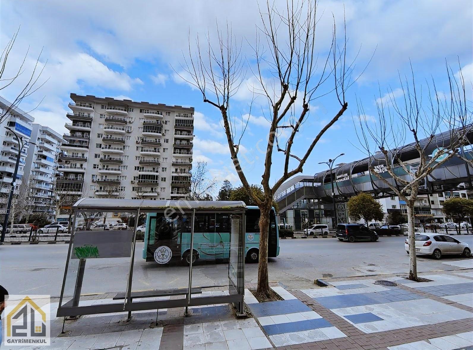 Zu Gayrimenkul Den Merkez Efendi Cadde Üstü 1+1 Arakat Daire