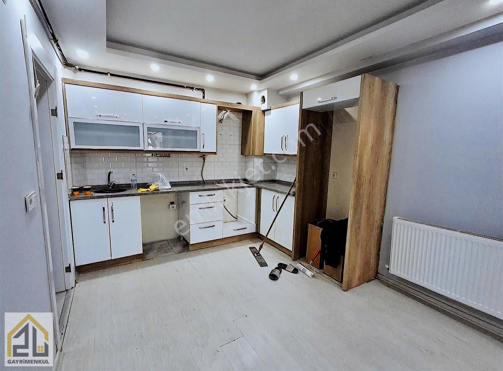 Zu Gayrimenkul Den 50. Yıl Mahallesinde 2+1 Arakat