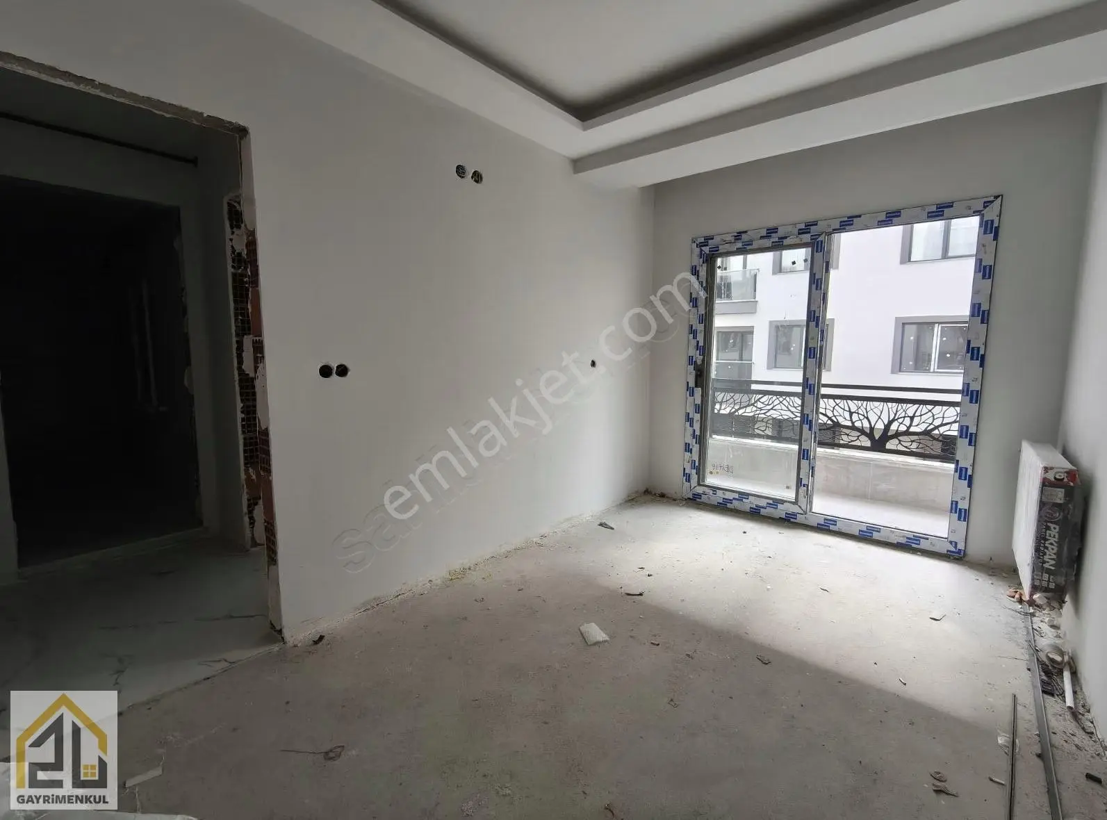 Zu Gayrimenkulden Pazar Yeri Civarı Sıfır Geniş 1+1 Arakat