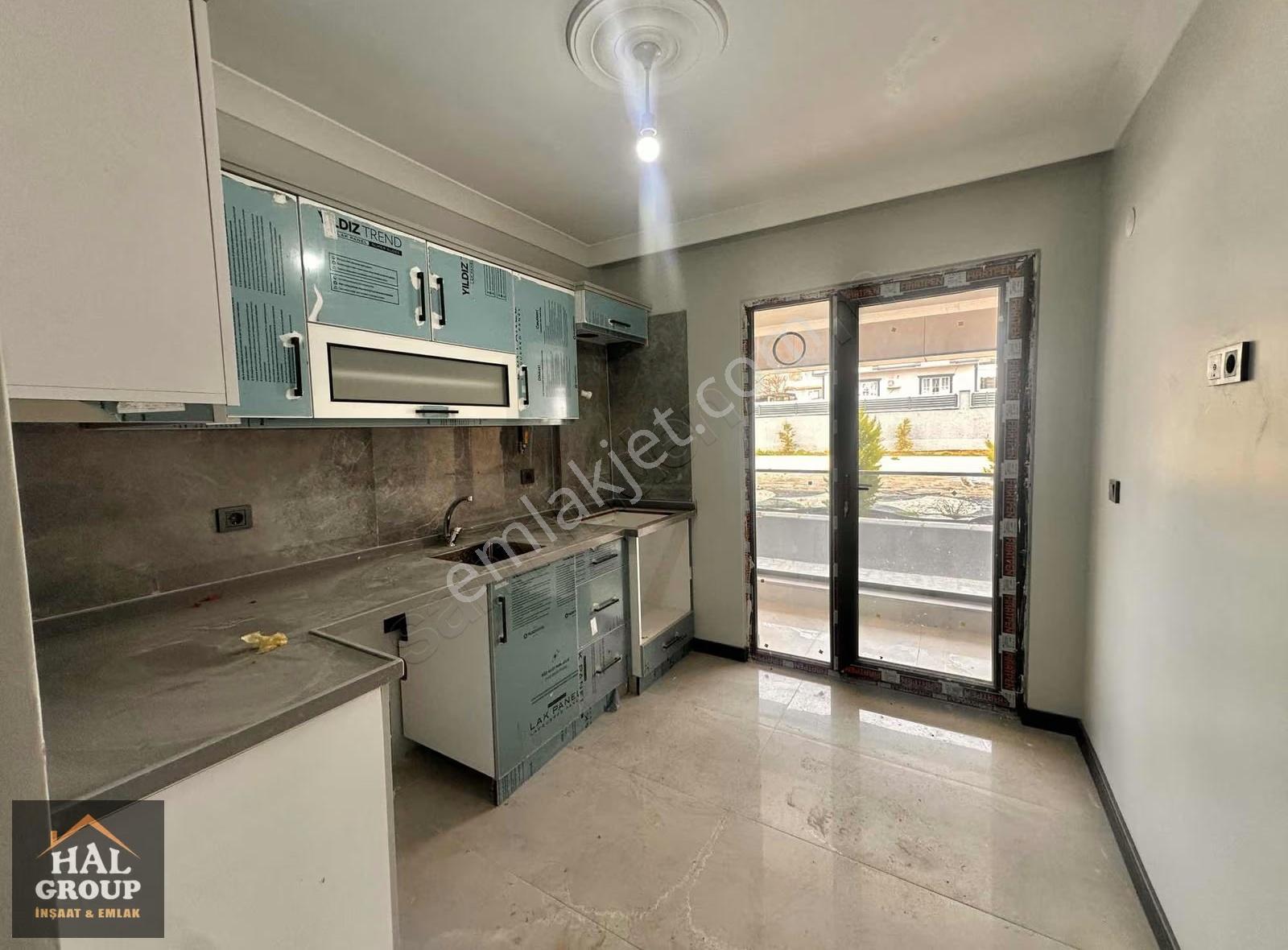 Havuzlu Güvenlikli Site İçerisinde Giriş Kat 2+1 Sıfır Daire - Görsel 5