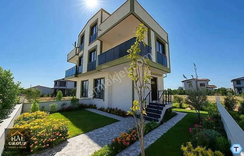 ╭╯hâl Group╰╮dışarıdan Göründüğünden Çok Daha Fazlası!