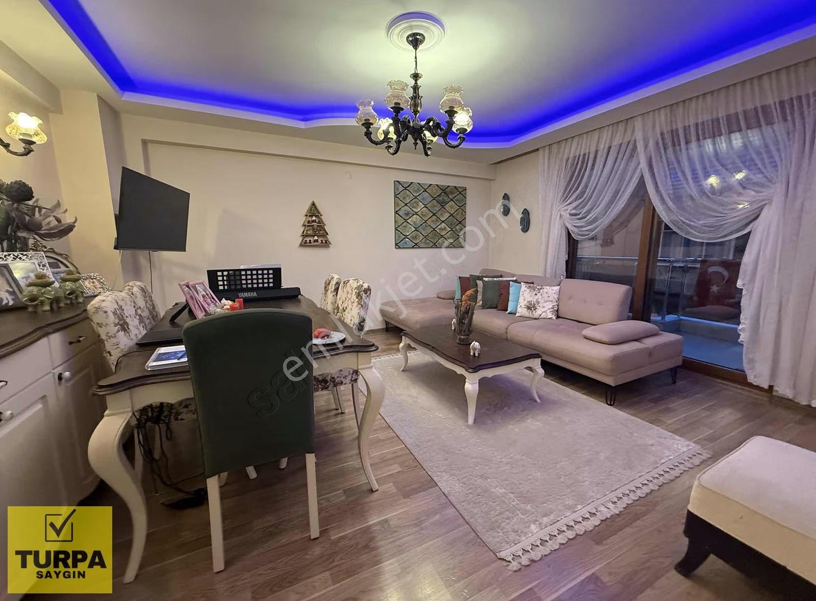 Turpa Saygından Merkezi Konumda Geniş Daire