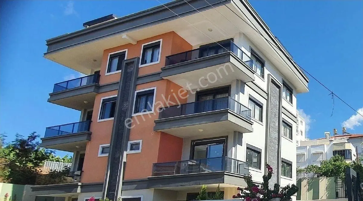 Yeni Binada Çatı Dubleks 3 Oda+ 1 Salon 170 M2 Kullanışlı, 3 Cepheli Daire