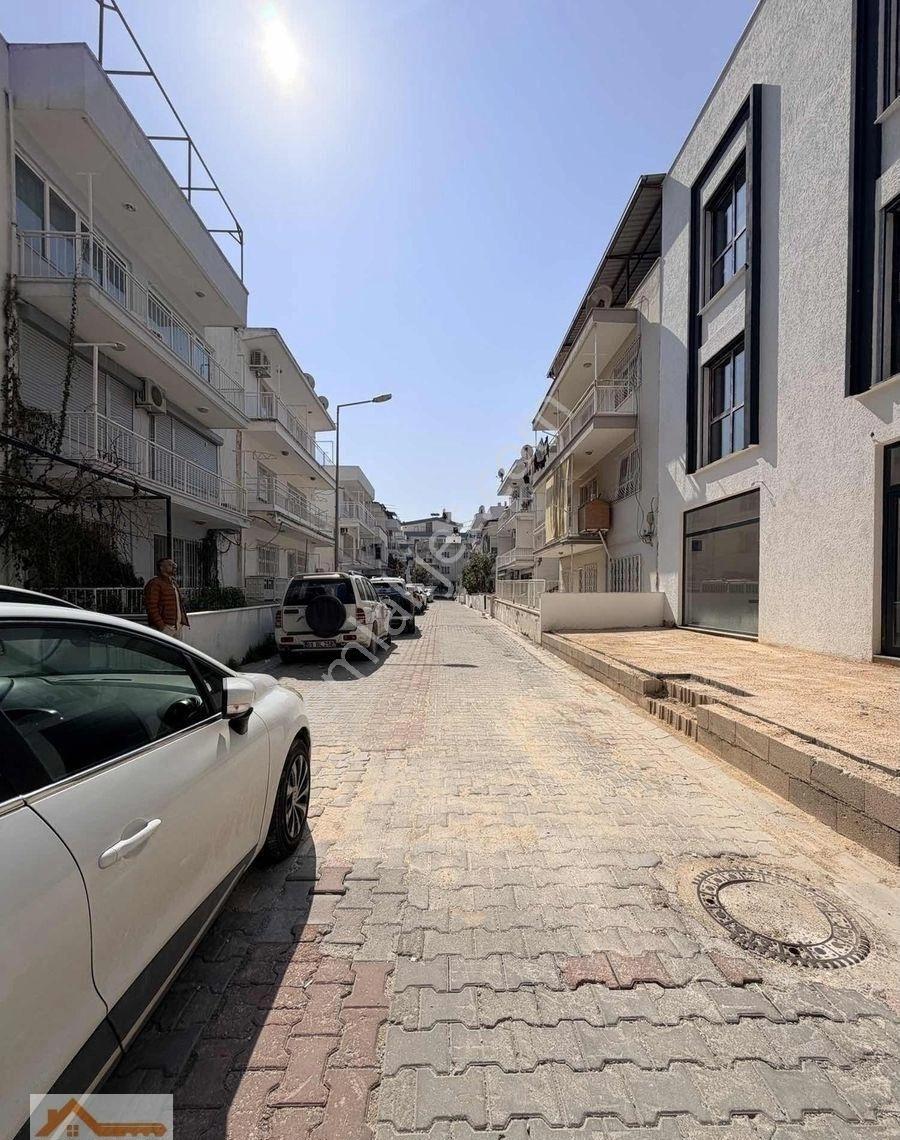 Kuşadası Merkezde Satılık 2+1 Daire - Görsel 2
