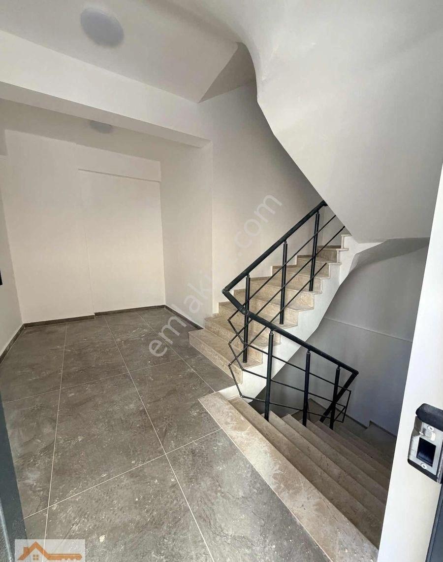 Kuşadası Merkezde Satılık 2+1 Daire - Görsel 8